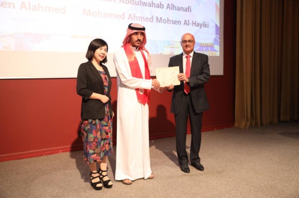 "كونفوشيوس" جامعة البحرين يحتفي بتخريج 33 متدرباً في مختلف المستويات