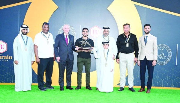 الفارس عبدالرحيم جاسم يتألق في السباق الثالث للخيل