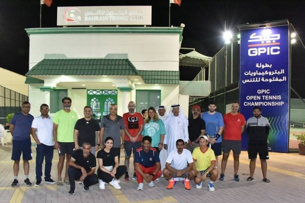 بطلة ويمبلدون تزور نادي البحرين للتنس وتشارك في افتتاح بطولة البتروكيماويات للتنس