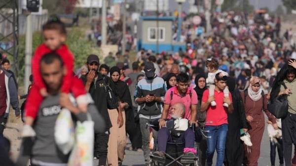 في يومين.. 100 ألف فلسطيني نزحوا من شمال غزة إلى جنوبها