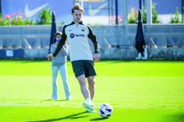 تشافي يعود بـ3 لاعبين في الوسط