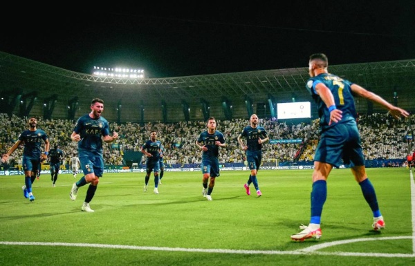 الدعيع: كريستيانو مدرب داخل الملعب.. وبونو الأفضل في العالم