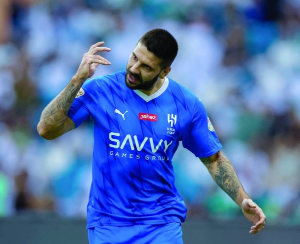 الدعيع: كريستيانو مدرب داخل الملعب.. وبونو الأفضل في العالم