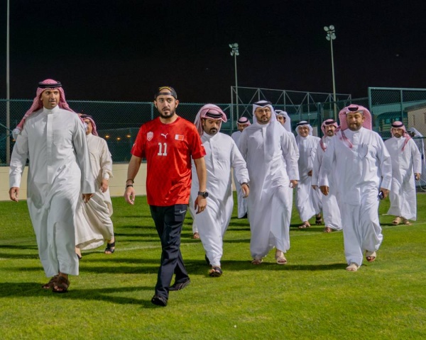 خالد بن حمد يلتقي لاعبي المنتخب الوطني ويحثهم على التمثيل المشرف