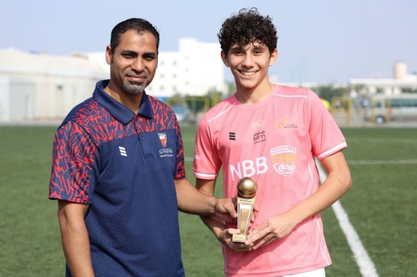 في بطولة ناصر بن حمد للمدارس الثانوية لكرة القدم ركلتي جزاء وتعادل مثير بين الهداية الخليفية وعيسى بن علي