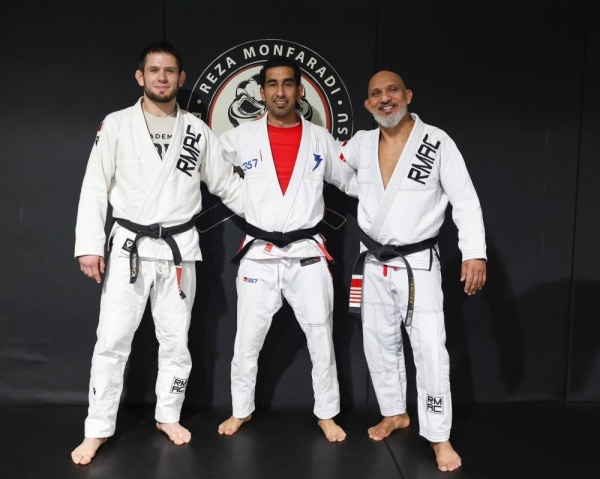 صغرى مبارك أول بحرينية تحصل على الحزام الأسود في الجوجيتسو