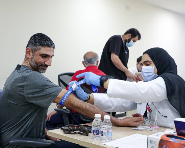 انطلقت تنفيذاً لتوجيهات خالد بن حمد.. مشاركة كبيرة من النجوم الرياضيين السابقين في فحوصات الجينوم