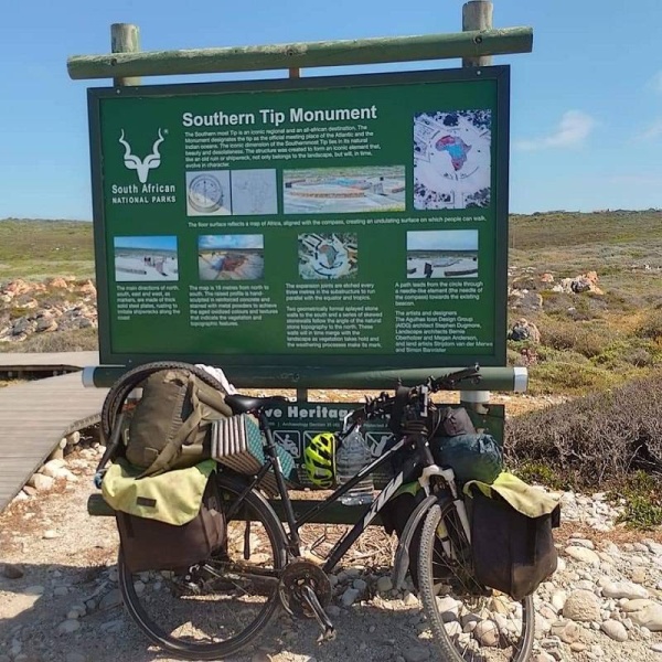 في رحلة استغرقت سنة كاملة.. تونسي يقطع قارة أفريقيا على دراجة هوائية