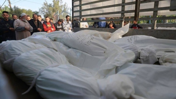 في غزة.. الأكفان البيضاء تتراص شاهدة على أعداد الشهداء المدنيين