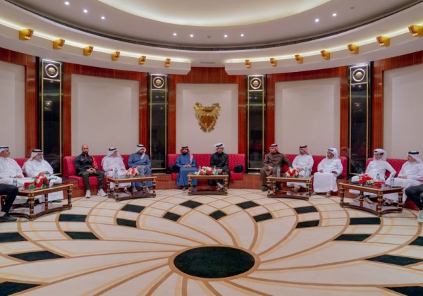 قبل خوض كأس آسيا ومغادرة الأحمر لمعسكر الإمارات.. خالد بن حمد يزور المنتخب الأول ويشد من عزيمة اللاعبين