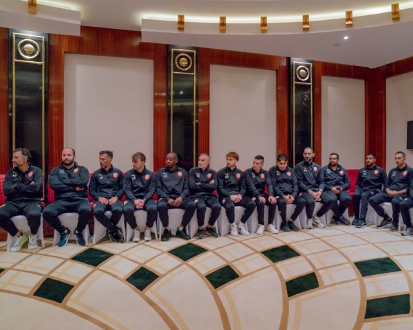 قبل خوض كأس آسيا ومغادرة الأحمر لمعسكر الإمارات.. خالد بن حمد يزور المنتخب الأول ويشد من عزيمة اللاعبين