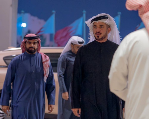 قبل خوض كأس آسيا ومغادرة الأحمر لمعسكر الإمارات.. خالد بن حمد يزور المنتخب الأول ويشد من عزيمة اللاعبين