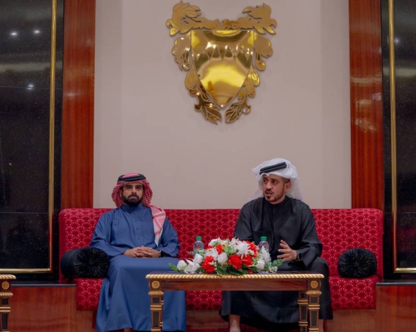 قبل خوض كأس آسيا ومغادرة الأحمر لمعسكر الإمارات.. خالد بن حمد يزور المنتخب الأول ويشد من عزيمة اللاعبين