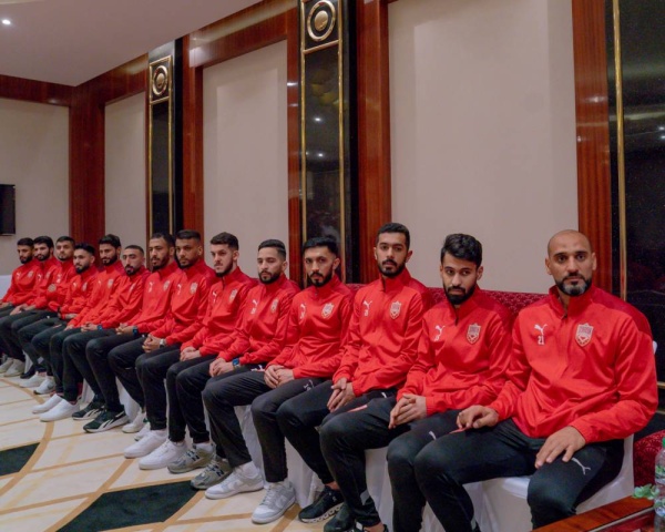 قبل خوض كأس آسيا ومغادرة الأحمر لمعسكر الإمارات.. خالد بن حمد يزور المنتخب الأول ويشد من عزيمة اللاعبين