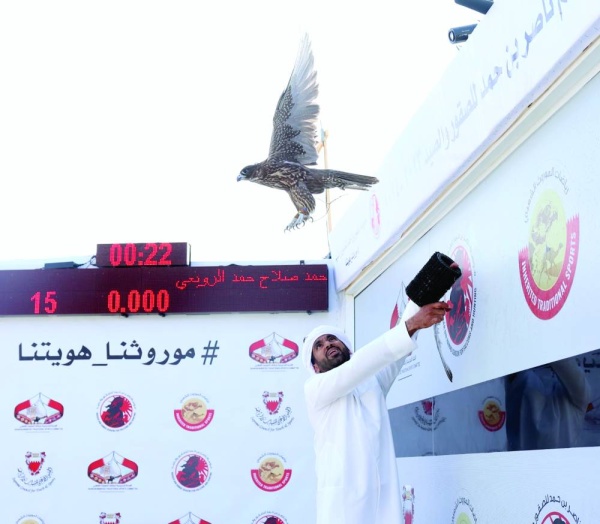 تتويج المحترفين والملاك في موسم ناصر بن حمد للصقور والصيد