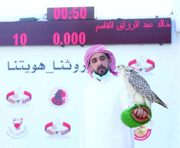تتويج المحترفين والملاك في موسم ناصر بن حمد للصقور والصيد