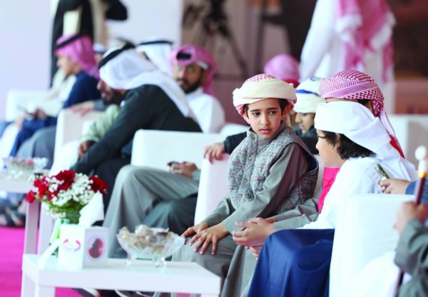 تتويج المحترفين والملاك في موسم ناصر بن حمد للصقور والصيد