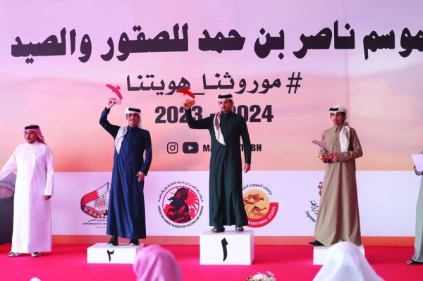 تتويج المحترفين والملاك في موسم ناصر بن حمد للصقور والصيد