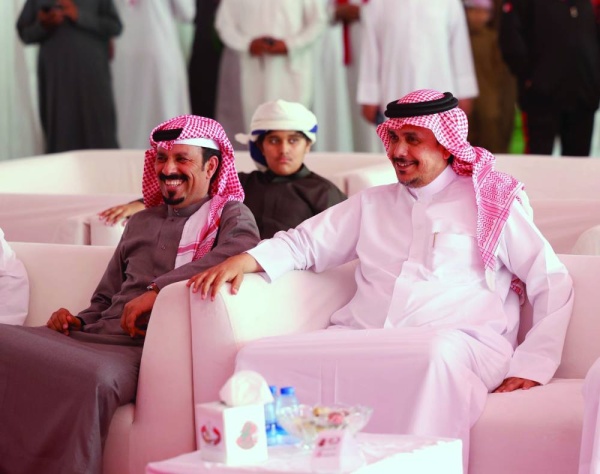تتويج المحترفين والملاك في موسم ناصر بن حمد للصقور والصيد