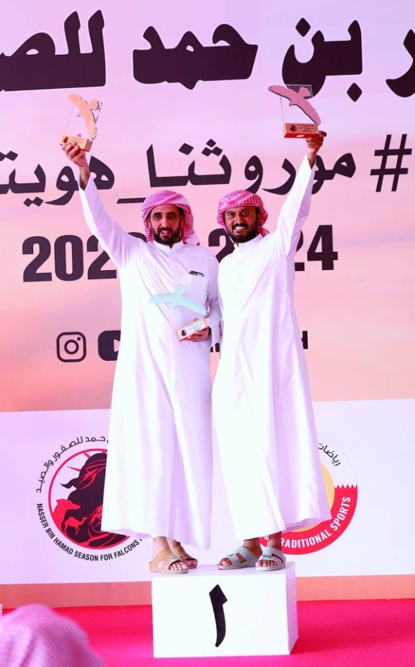 تتويج المحترفين والملاك في موسم ناصر بن حمد للصقور والصيد