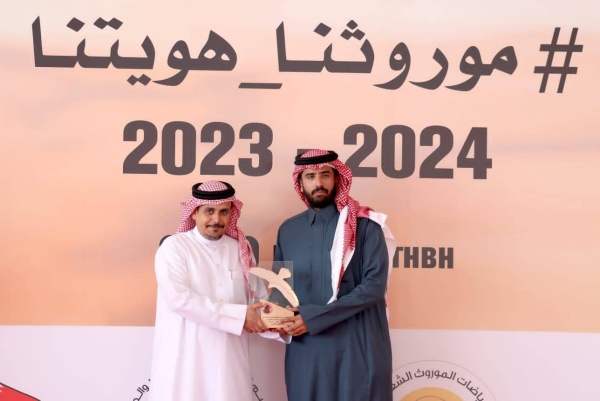 صقارو الإمارات يسيطرون على أشواط الجيرات في بطولة ناصر بن حمد الدولية للصقور&nbsp;