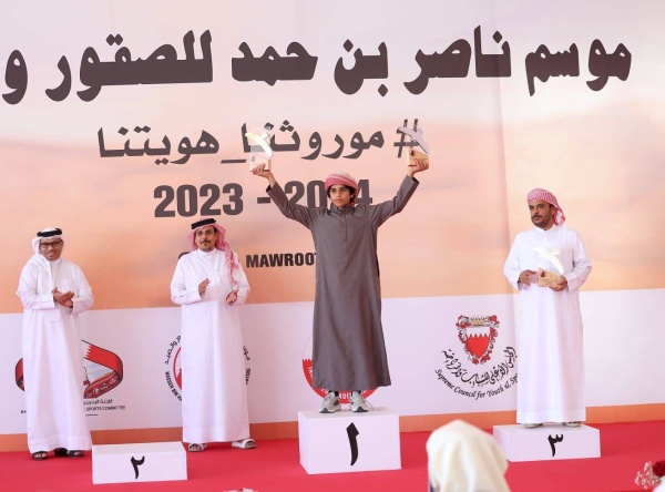 صقارو الإمارات يسيطرون على أشواط الجيرات في بطولة ناصر بن حمد الدولية للصقور&nbsp;