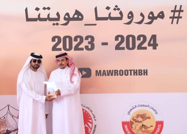 صقارو الإمارات يسيطرون على أشواط الجيرات في بطولة ناصر بن حمد الدولية للصقور&nbsp;