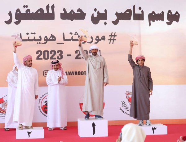 صقارو الإمارات يسيطرون على أشواط الجيرات في بطولة ناصر بن حمد الدولية للصقور&nbsp;