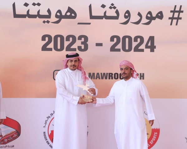 صقارو الإمارات يسيطرون على أشواط الجيرات في بطولة ناصر بن حمد الدولية للصقور&nbsp;