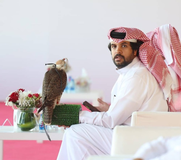 صقارو الإمارات يسيطرون على أشواط الجيرات في بطولة ناصر بن حمد الدولية للصقور&nbsp;