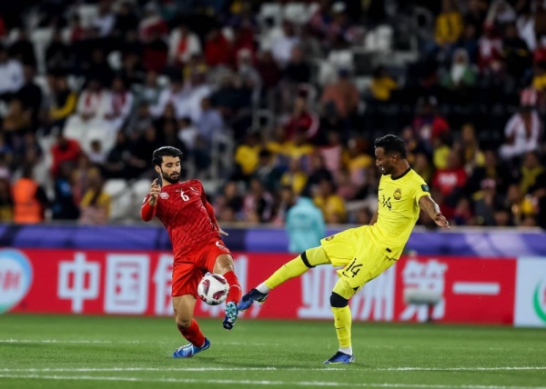 في مباراة مجنونة في دقائقها الأخيرة.. "مدن" يقود الأحمر للفوز على ماليزيا !