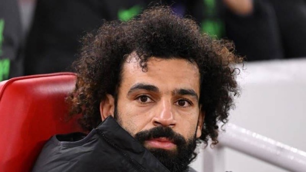 مصر.. نجم النادي الأهلي لوكيل محمد صلاح: «المصريون هيدوسوا عليك»