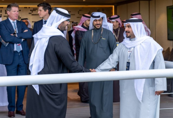 نيابةً عن ولي العهد رئيس الوزراء ... عيسى بن سلمان يتوج الفائزين بكؤوس ولي العهد