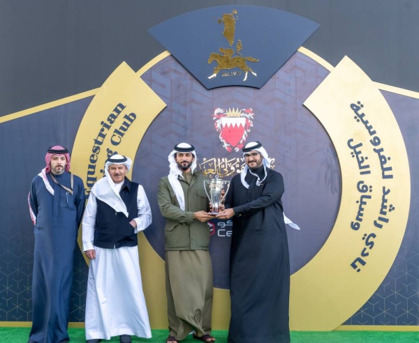 نيابةً عن ولي العهد رئيس الوزراء ... عيسى بن سلمان يتوج الفائزين بكؤوس ولي العهد