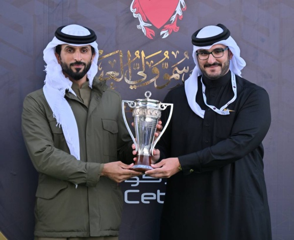 نيابةً عن ولي العهد رئيس الوزراء ... عيسى بن سلمان يتوج الفائزين بكؤوس ولي العهد