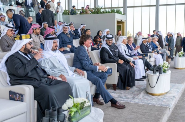 نيابةً عن ولي العهد رئيس الوزراء ... عيسى بن سلمان يتوج الفائزين بكؤوس ولي العهد