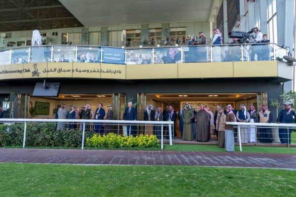 نيابةً عن ولي العهد رئيس الوزراء ... عيسى بن سلمان يتوج الفائزين بكؤوس ولي العهد