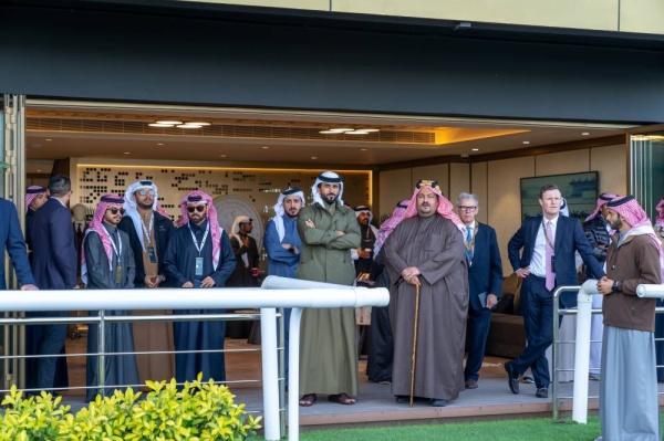 نيابةً عن ولي العهد رئيس الوزراء ... عيسى بن سلمان يتوج الفائزين بكؤوس ولي العهد