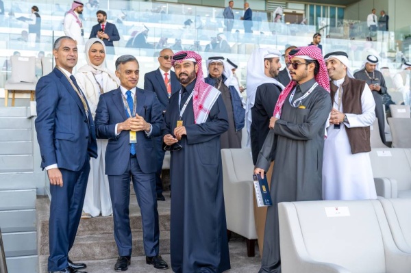 نيابةً عن ولي العهد رئيس الوزراء ... عيسى بن سلمان يتوج الفائزين بكؤوس ولي العهد