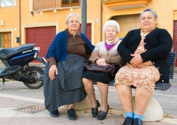 أعمارهم تتجاوز 100 عام.. ماذا يأكل سكان جزيرة سردينيا الإيطالية؟