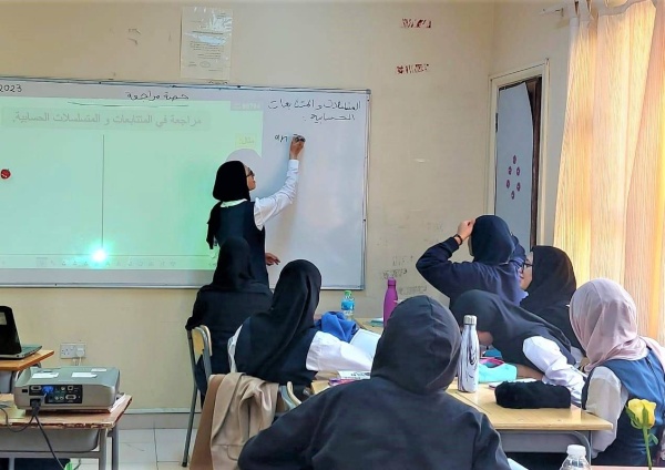 30 طالبة بمشروع (A+ Student) يقدمن حصص الرياضيات لزميلاتهن