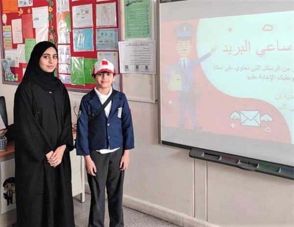 «ساعي البريد» مبادرة تطوير اللغة العربية في صف المعلمة فاطمة بطي