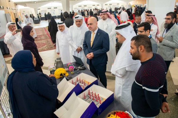 كلية الهندسة بجامعة البحرين تعرض 51 مشروعاً طلابياً بموضوعات هندسية متنوعة