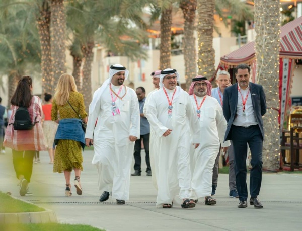 ولي العهد رئيس الوزراء.. جعل البحرين على خارطة رياضة السيارات العالمية