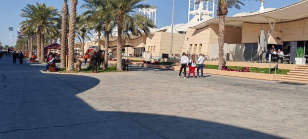 ساحات &laquo;الحلبة&raquo; تكتظ بالجماهير مع انطلاق &laquo;الفورمولا1&raquo;