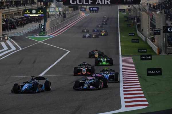 فيرستابن ينطلق أولاً في سباق الذكرى العشرين لجائزة البحرين الكبرى للفورمولا 1