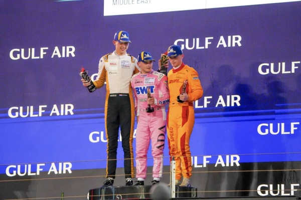 فيرستابن ينطلق أولاً في سباق الذكرى العشرين لجائزة البحرين الكبرى للفورمولا 1