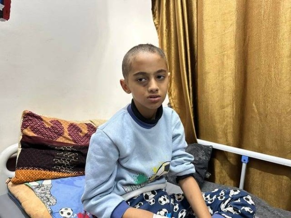 خرج لشراء حلوى فعاد بإصابة بليغة.. معاناة مريرة للطفل الغزّي يامن (صور)