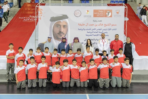 سلمان بن محمد يشهد ختام بطولة خالد بن حمد لكرة اليد للمدارس الثانوية