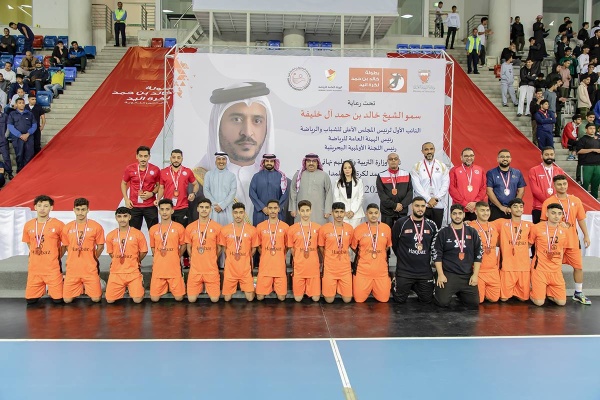 سلمان بن محمد يشهد ختام بطولة خالد بن حمد لكرة اليد للمدارس الثانوية